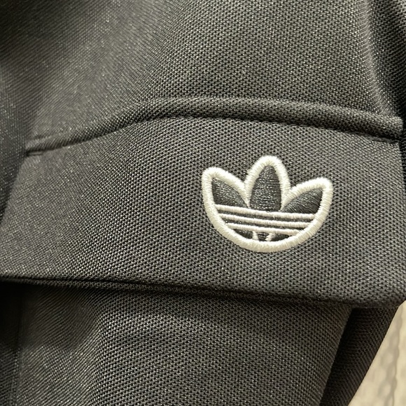 Adidas cropped  half zip sweatshirt - Picture 8 of 9